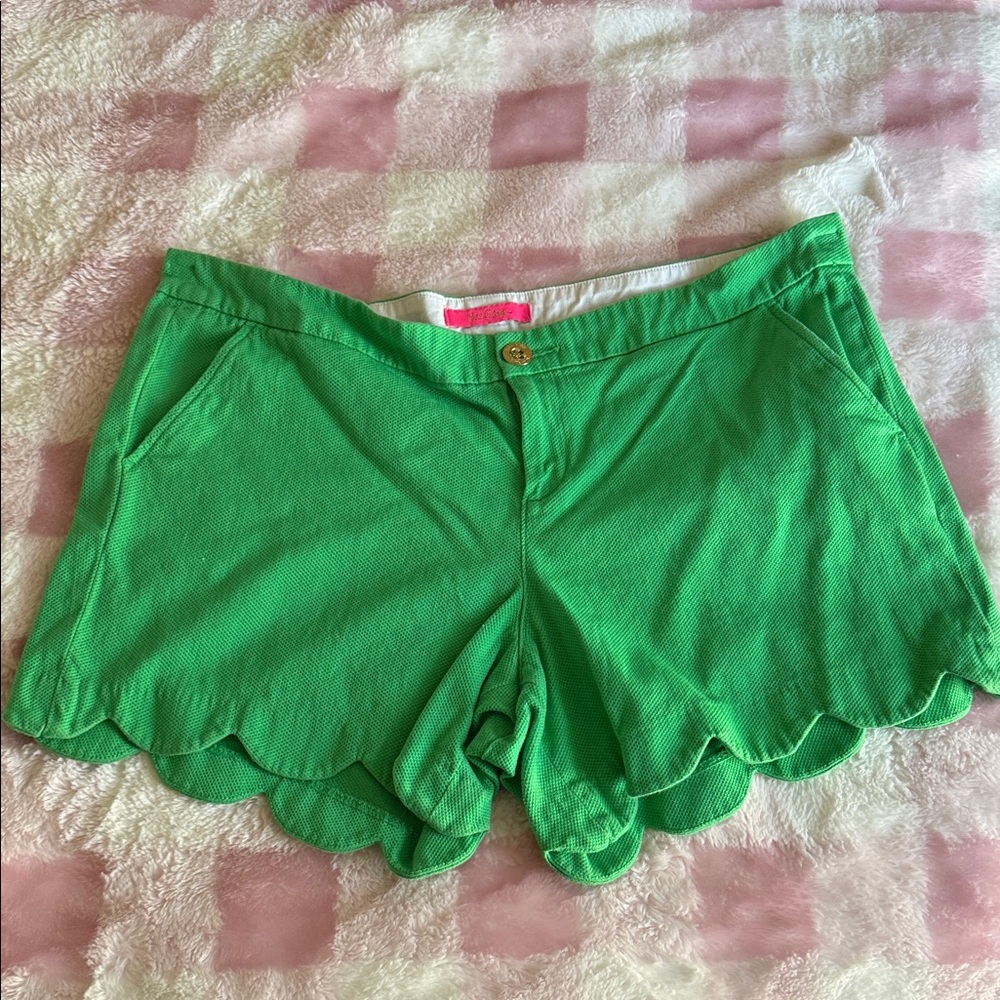 Lilly Pulitzer Green Scalloped Hem Women's Shorts size 16